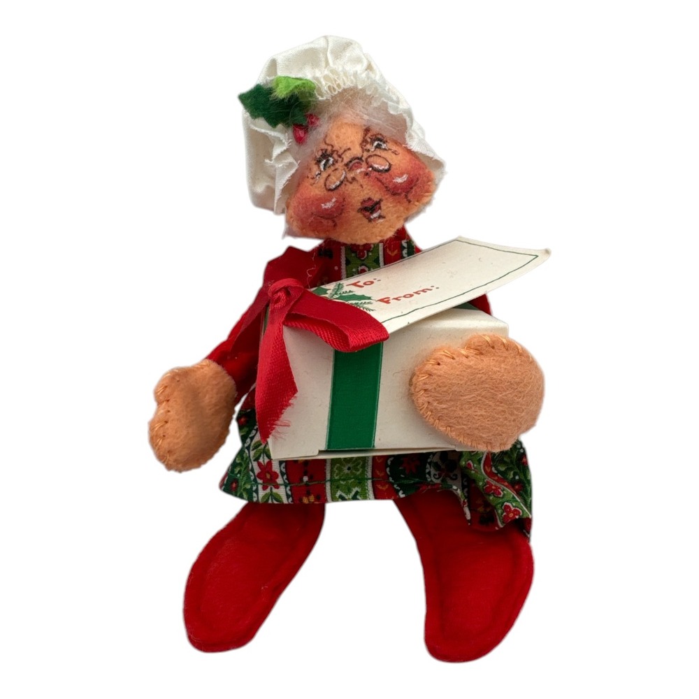 Annalee Motilitee Doll Mrs. Claus With Present & Gift Tag 1981 EUC